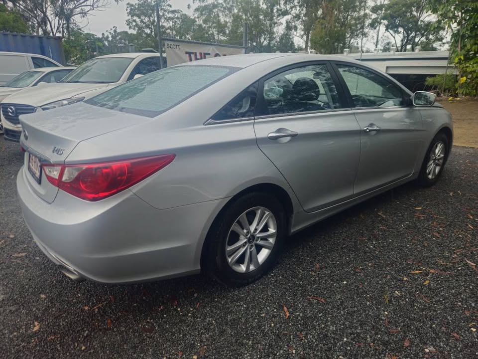 2011 Hyundai i45 active luxurious auto sedan 5.jpg